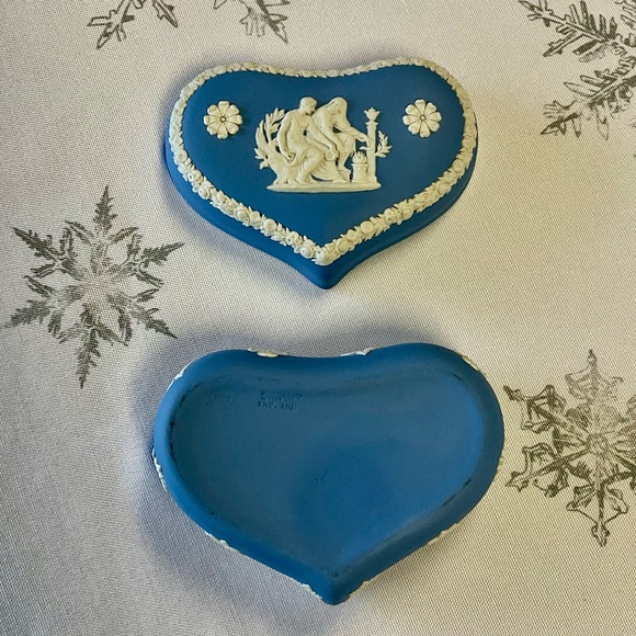 Wedgwood “Jasperware” Trinket Box - Picture 2 of 4